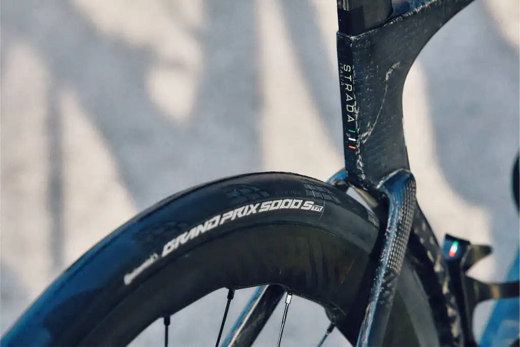 Αγωνιστικό road bike με ελαστικά Continental